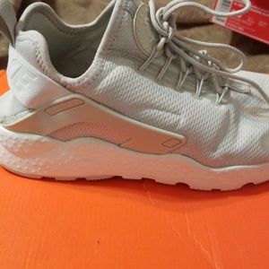 Slightly used Nike Huarache sneakers